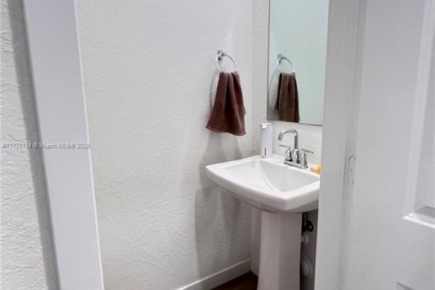 Купить таунхаус в Хомстед, Флорида 3 спальни, 120.96м2, № 1691715 - фото 25
