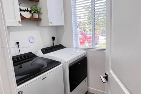 Купить таунхаус в Хомстед, Флорида 3 спальни, 120.96м2, № 1691715 - фото 30
