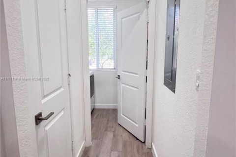 Купить таунхаус в Хомстед, Флорида 3 спальни, 120.96м2, № 1691715 - фото 24