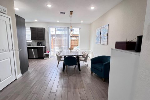 Купить таунхаус в Хомстед, Флорида 3 спальни, 120.96м2, № 1691715 - фото 15