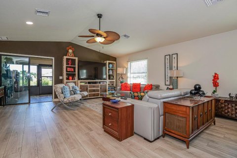 House in St. Lucie, Florida 3 bedrooms, 165.46 sq.m. № 2361609 - photo 9
