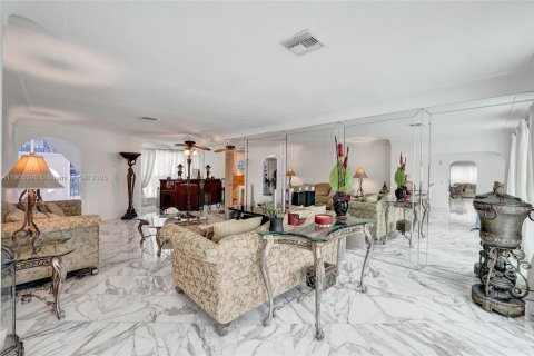 Casa en alquiler en Fort Lauderdale, Florida, 5 dormitorios, 483.74 m2 № 2018819 - foto 15