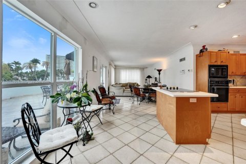 Casa en alquiler en Fort Lauderdale, Florida, 5 dormitorios, 483.74 m2 № 2018819 - foto 20