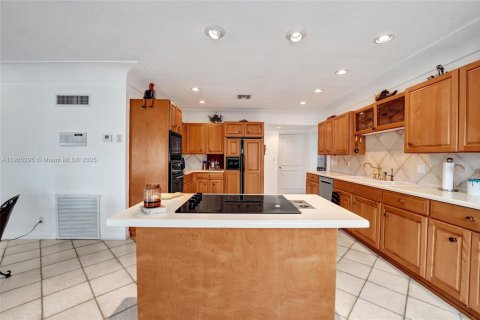 Casa en alquiler en Fort Lauderdale, Florida, 5 dormitorios, 483.74 m2 № 2018819 - foto 21