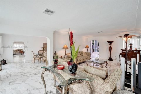 Casa en alquiler en Fort Lauderdale, Florida, 5 dormitorios, 483.74 m2 № 2018819 - foto 17