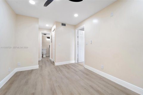 Купить кондоминиум в Уэст-Палм-Бич, Флорида 1 спальня, 57.97м2, № 1996192 - фото 16