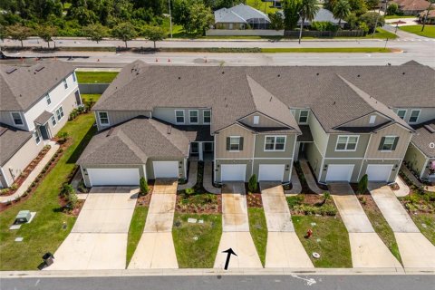 Townhouse in Palm Coast, Florida 3 bedrooms, 163.14 sq.m. № 1893945 - photo 2
