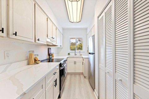 Copropriété à vendre à Saint Petersburg, Floride: 2 chambres, 88.26 m2 № 2095242 - photo 3