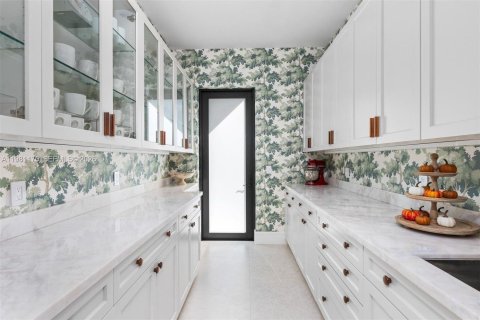 House in Lighthouse Point, Florida 8 bedrooms, 783.44 sq.m. № 2049319 - photo 18