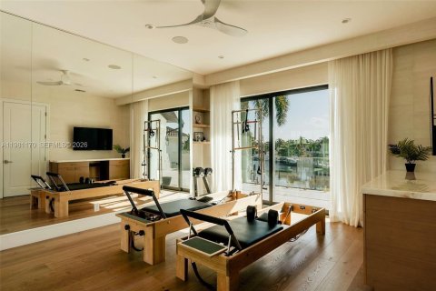 House in Lighthouse Point, Florida 8 bedrooms, 783.44 sq.m. № 2049319 - photo 21