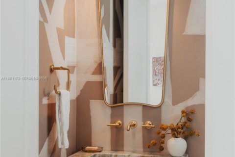 House in Lighthouse Point, Florida 8 bedrooms, 783.44 sq.m. № 2049319 - photo 27