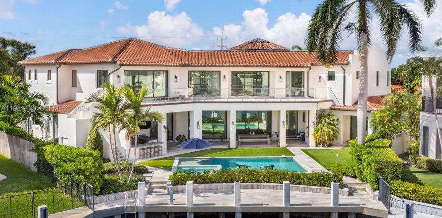House in Lighthouse Point, Florida 8 bedrooms, 783.44 sq.m. № 2049319