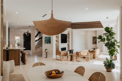 House in Lighthouse Point, Florida 8 bedrooms, 783.44 sq.m. № 2049319 - photo 9