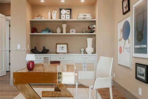 House in Lighthouse Point, Florida 8 bedrooms, 783.44 sq.m. № 2049319 - photo 15