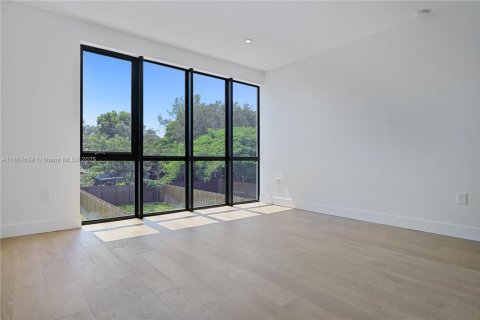 Villa ou maison à vendre à Miami, Floride: 3 chambres, 155.7 m2 № 1951335 - photo 16