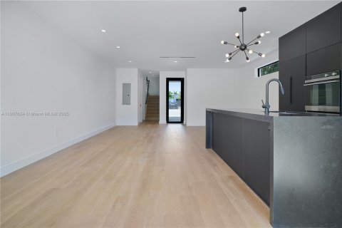 Villa ou maison à vendre à Miami, Floride: 3 chambres, 155.7 m2 № 1951335 - photo 8