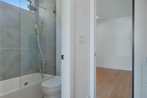 Villa ou maison à vendre à Miami, Floride: 3 chambres, 155.7 m2 № 1951335 - photo 22