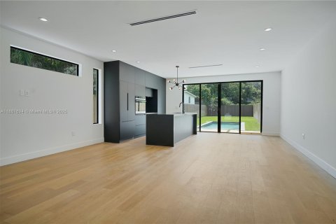 Villa ou maison à vendre à Miami, Floride: 3 chambres, 155.7 m2 № 1951335 - photo 4
