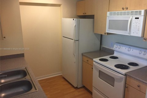 Condominio en alquiler en Hollywood, Florida, 1 dormitorio, 68.38 m2 № 2054174 - foto 5