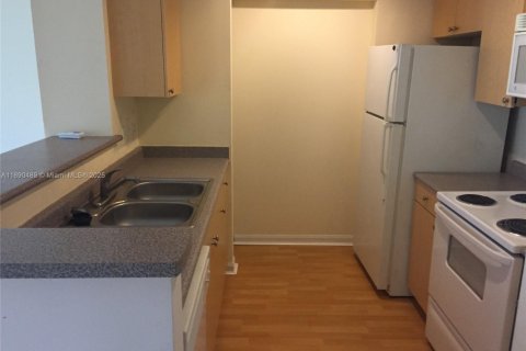 Condominio en alquiler en Hollywood, Florida, 1 dormitorio, 68.38 m2 № 2054174 - foto 4