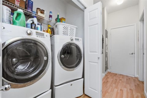Townhouse in Orlando, Florida 3 bedrooms, 208.47 sq.m. № 2213980 - photo 25