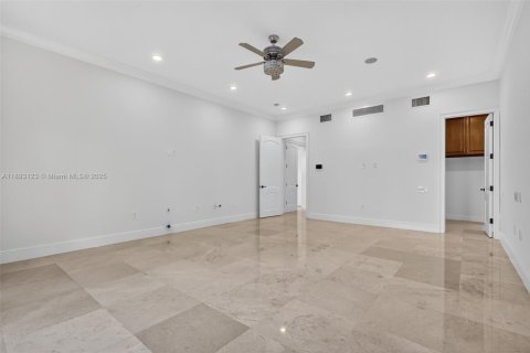 Villa ou maison à vendre à Pinecrest, Floride: 6 chambres, 675.49 m2 № 1956945 - photo 28