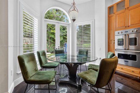 Villa ou maison à vendre à Pinecrest, Floride: 6 chambres, 675.49 m2 № 1956945 - photo 15
