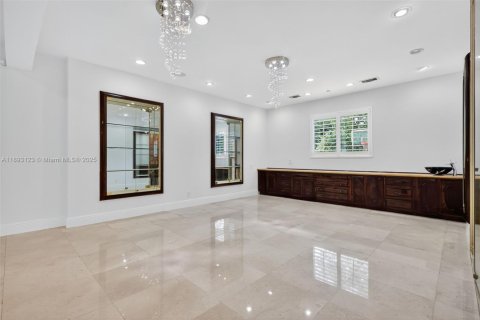 Villa ou maison à vendre à Pinecrest, Floride: 6 chambres, 675.49 m2 № 1956945 - photo 11