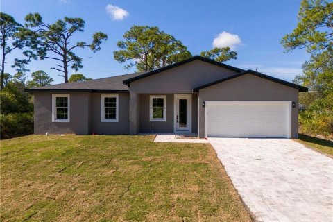 House in Port Charlotte, Florida 4 bedrooms, 166.76 sq.m. № 2325115