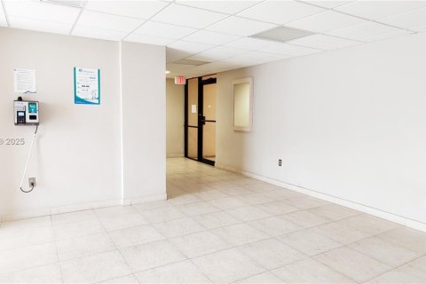 Condo in Miami Beach, Florida, 2 bedrooms  № 1971964 - photo 3