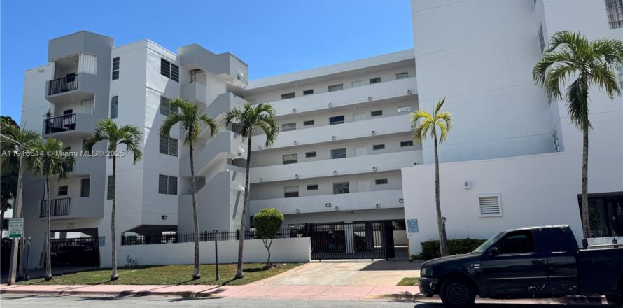 Condo in Miami Beach, Florida, 2 bedrooms  № 1971964