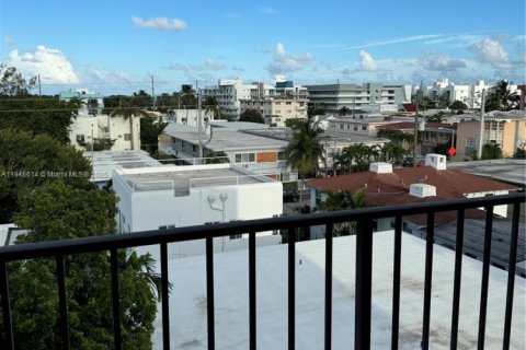 Condo in Miami Beach, Florida, 2 bedrooms  № 1971964 - photo 10