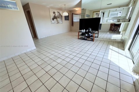 Condominio en venta en Miami, Florida, 2 dormitorios, 82.68 m2 № 1970881 - foto 2