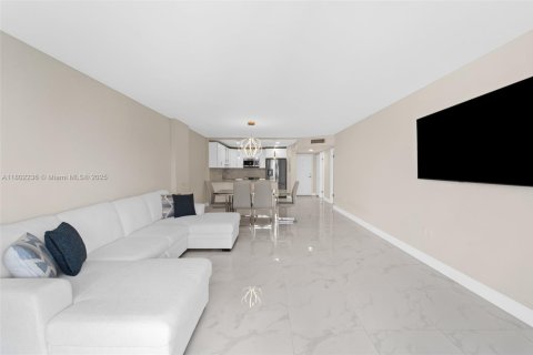 Condo in Aventura, Florida, 1 bedroom  № 1768358 - photo 13