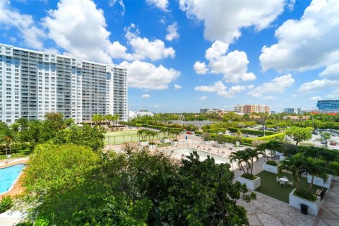 Condo in Aventura, Florida, 1 bedroom  № 1768358 - photo 19