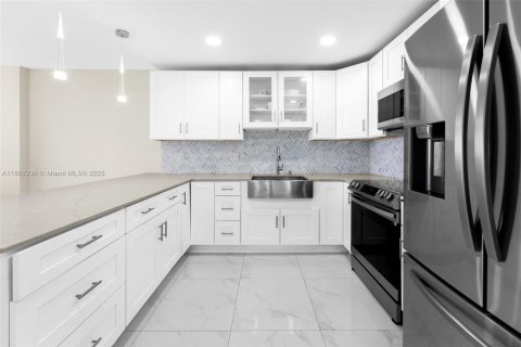 Condo in Aventura, Florida, 1 bedroom  № 1768358 - photo 1