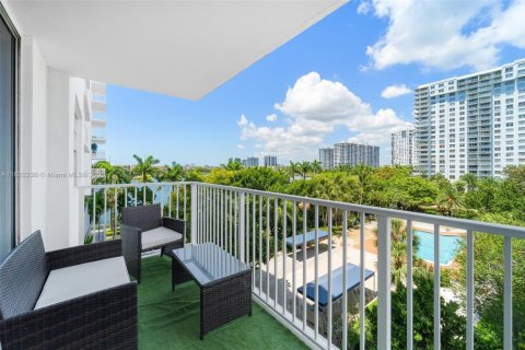 Condo in Aventura, Florida, 1 bedroom  № 1768358 - photo 15