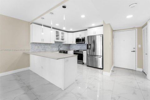 Condo in Aventura, Florida, 1 bedroom  № 1768358 - photo 6