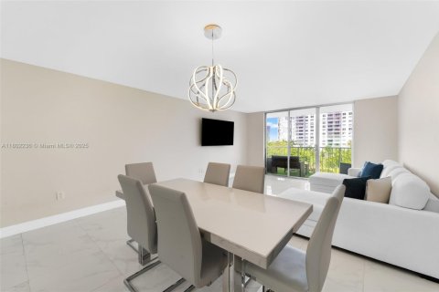 Condo in Aventura, Florida, 1 bedroom  № 1768358 - photo 9