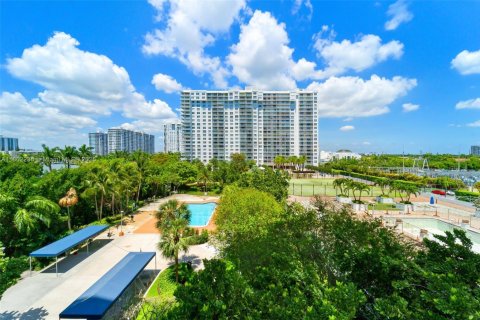 Condo in Aventura, Florida, 1 bedroom  № 1768358 - photo 18