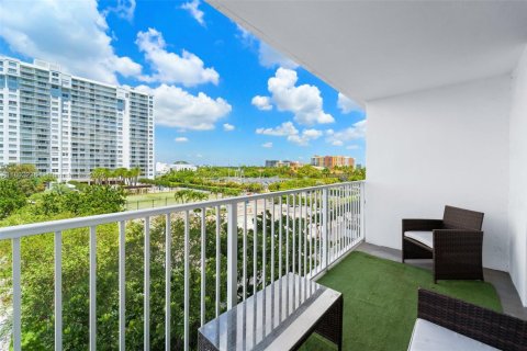 Condo in Aventura, Florida, 1 bedroom  № 1768358 - photo 16