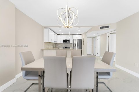 Condo in Aventura, Florida, 1 bedroom  № 1768358 - photo 10