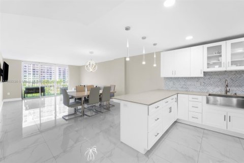 Condo in Aventura, Florida, 1 bedroom  № 1768358 - photo 7