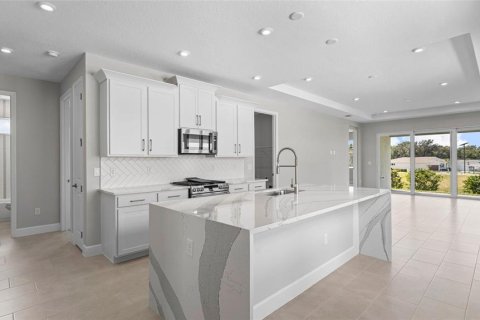 Casa en venta en Lady Lake, Florida, 3 dormitorios, 160.16 m2 № 2151423 - foto 2