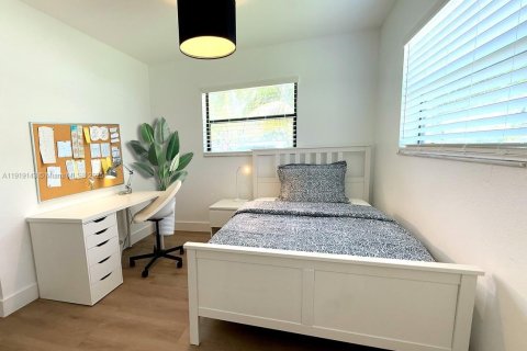 Casa en alquiler en South Miami, Florida, 5 dormitorios, 118.08 m2 № 1974978 - foto 11