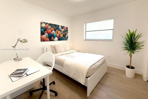 Casa en alquiler en South Miami, Florida, 5 dormitorios, 118.08 m2 № 1974978 - foto 10