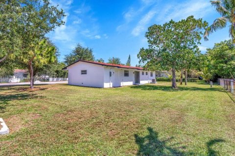 Casa en alquiler en South Miami, Florida, 5 dormitorios, 118.08 m2 № 1974978 - foto 13