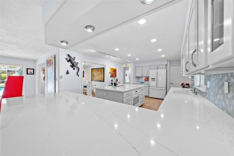 House in Cocoa Beach, Florida 5 bedrooms, 308.9 sq.m. № 1828556 - photo 14