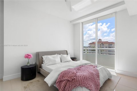 Condo in Bay Harbor Islands, Florida, 2 bedrooms  № 1960551 - photo 9