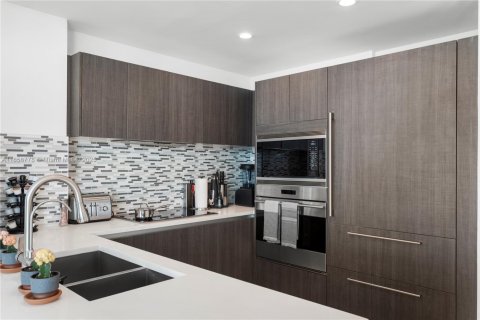 Condo in Bay Harbor Islands, Florida, 2 bedrooms  № 1960551 - photo 7